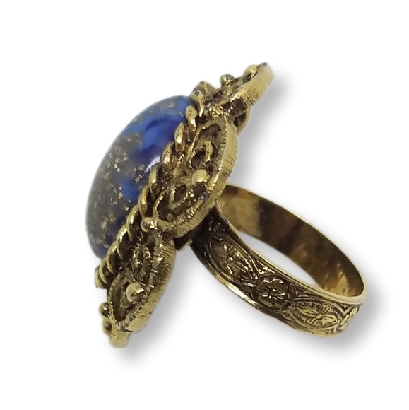 VINTAGE FILIGREE GOLDTONE & LAPIS LAZULI STONE STATEMENT COCKTAIL RING - Picture 6 of 7